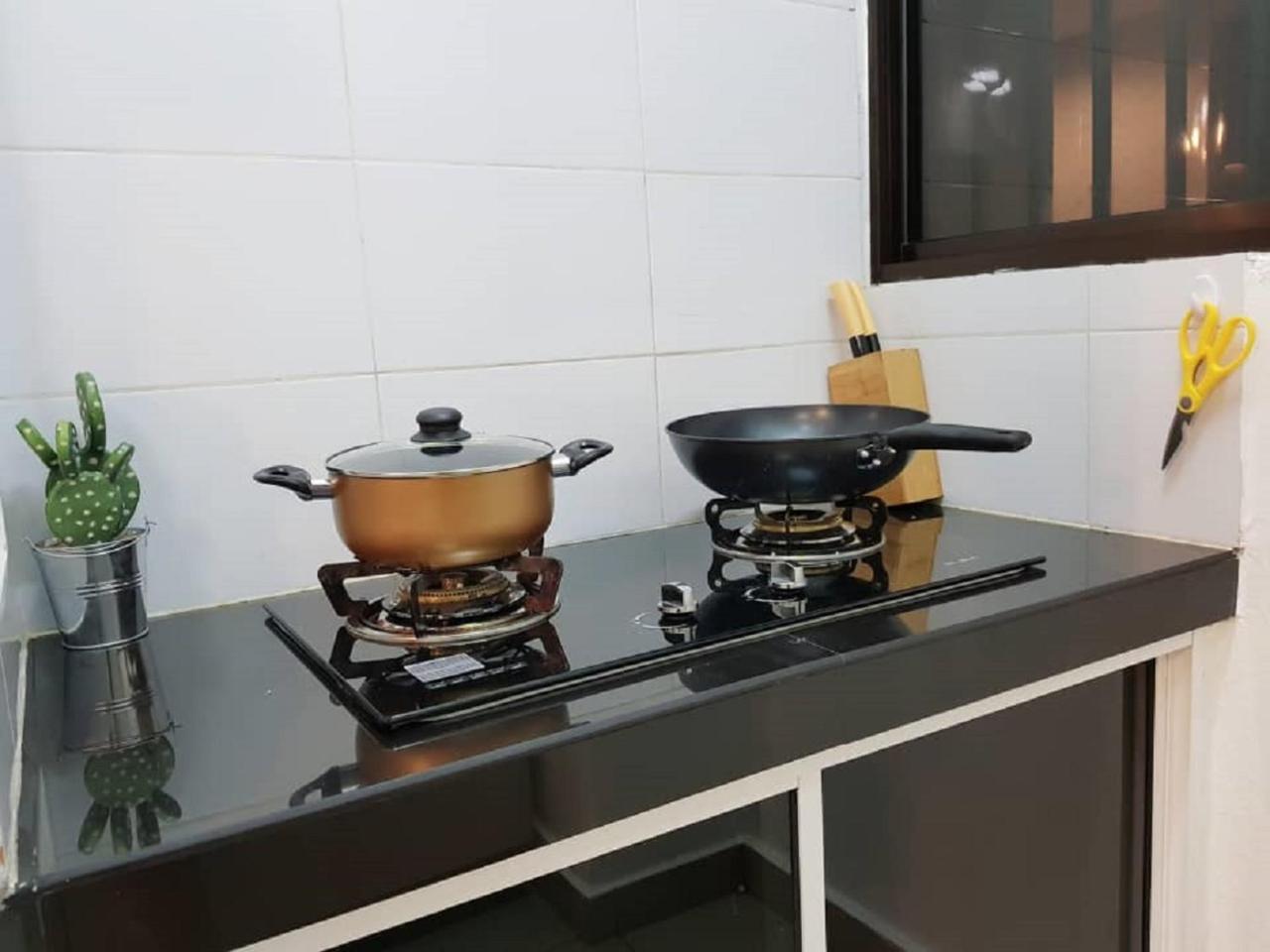 Puchong 8-12 Pax 5Min Lrt Cozy Apartment Ioi Mall Ngoại thất bức ảnh